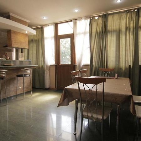 Apartment On Sanapiro 第比利斯 外观 照片