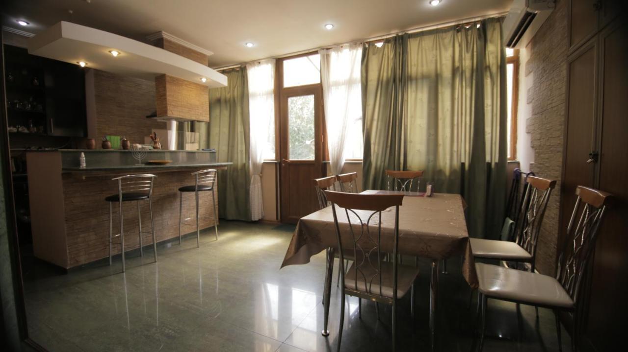 Apartment On Sanapiro 第比利斯 外观 照片