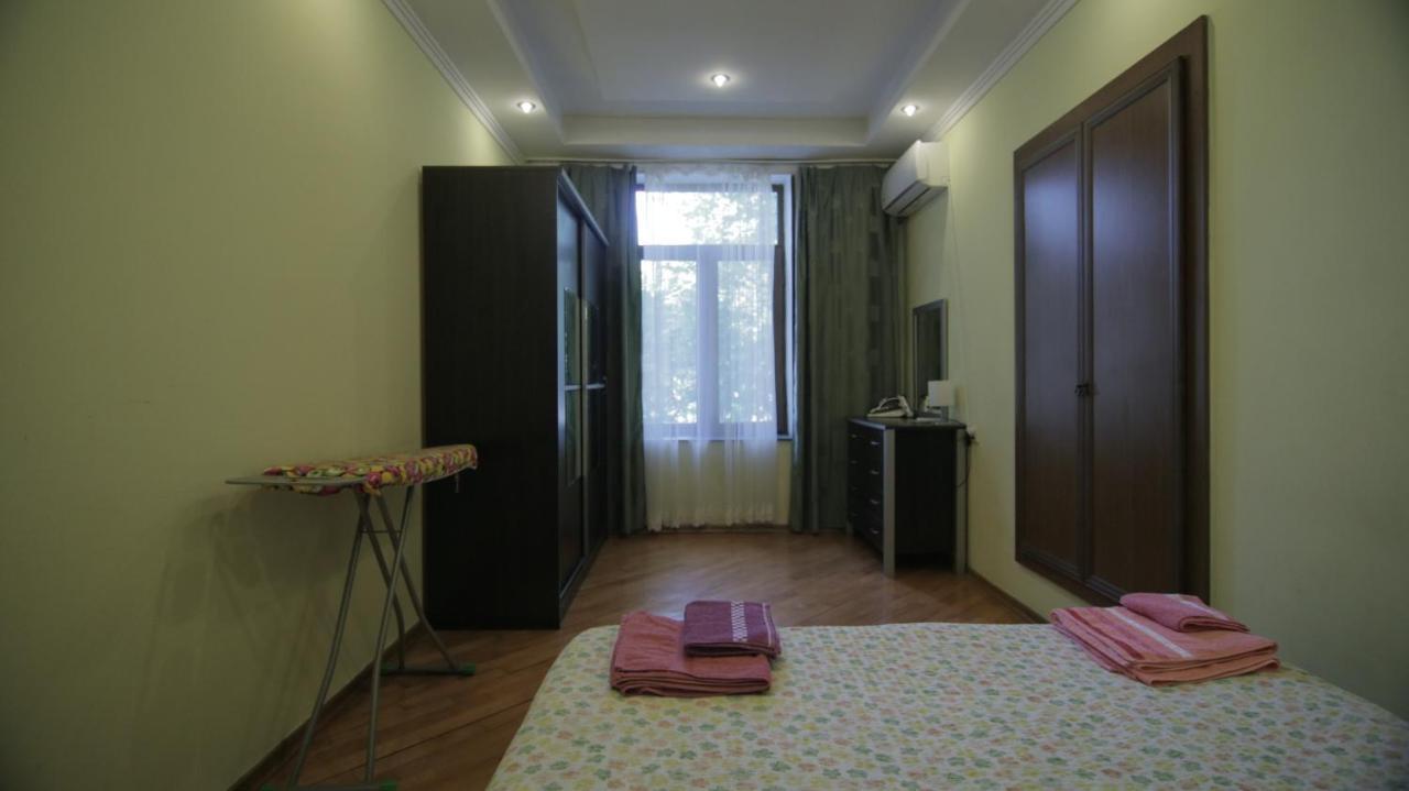 Apartment On Sanapiro 第比利斯 外观 照片