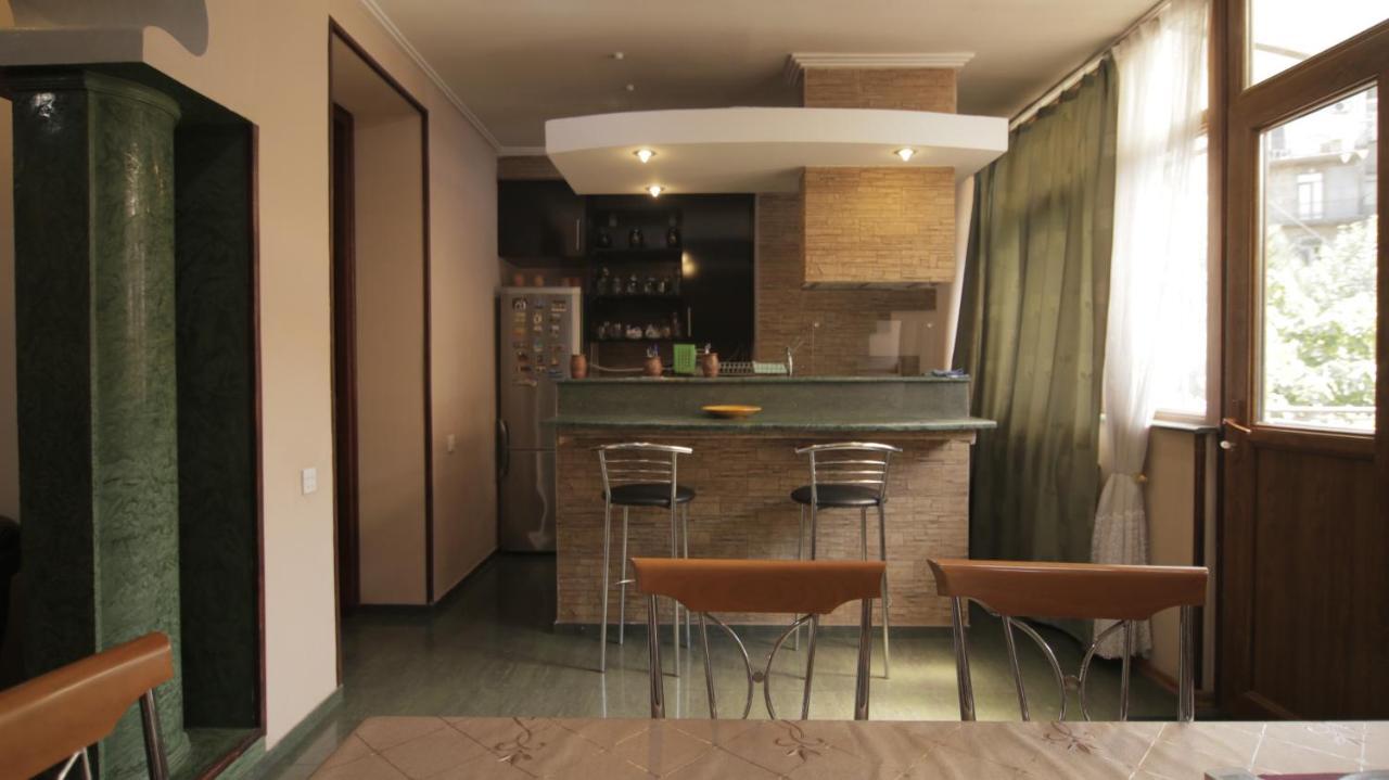 Apartment On Sanapiro 第比利斯 外观 照片