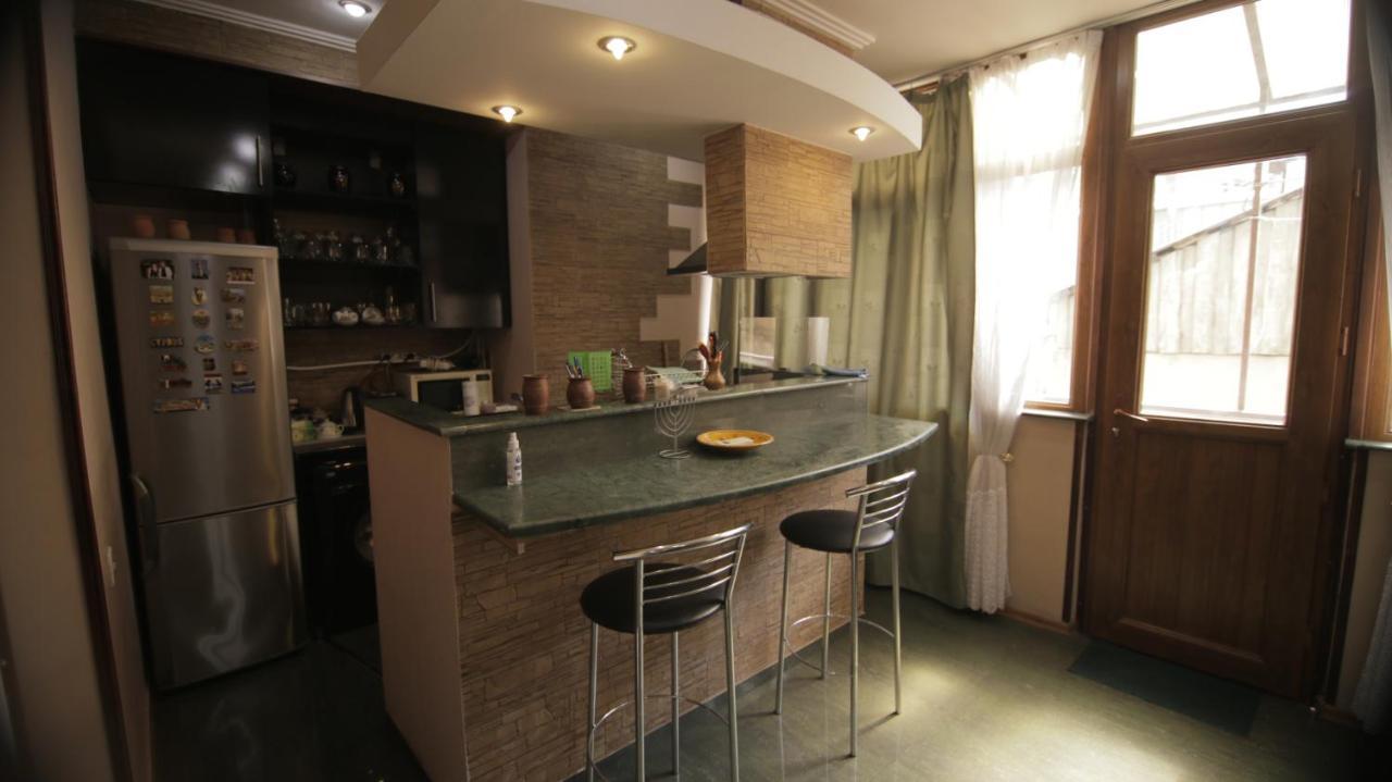 Apartment On Sanapiro 第比利斯 外观 照片