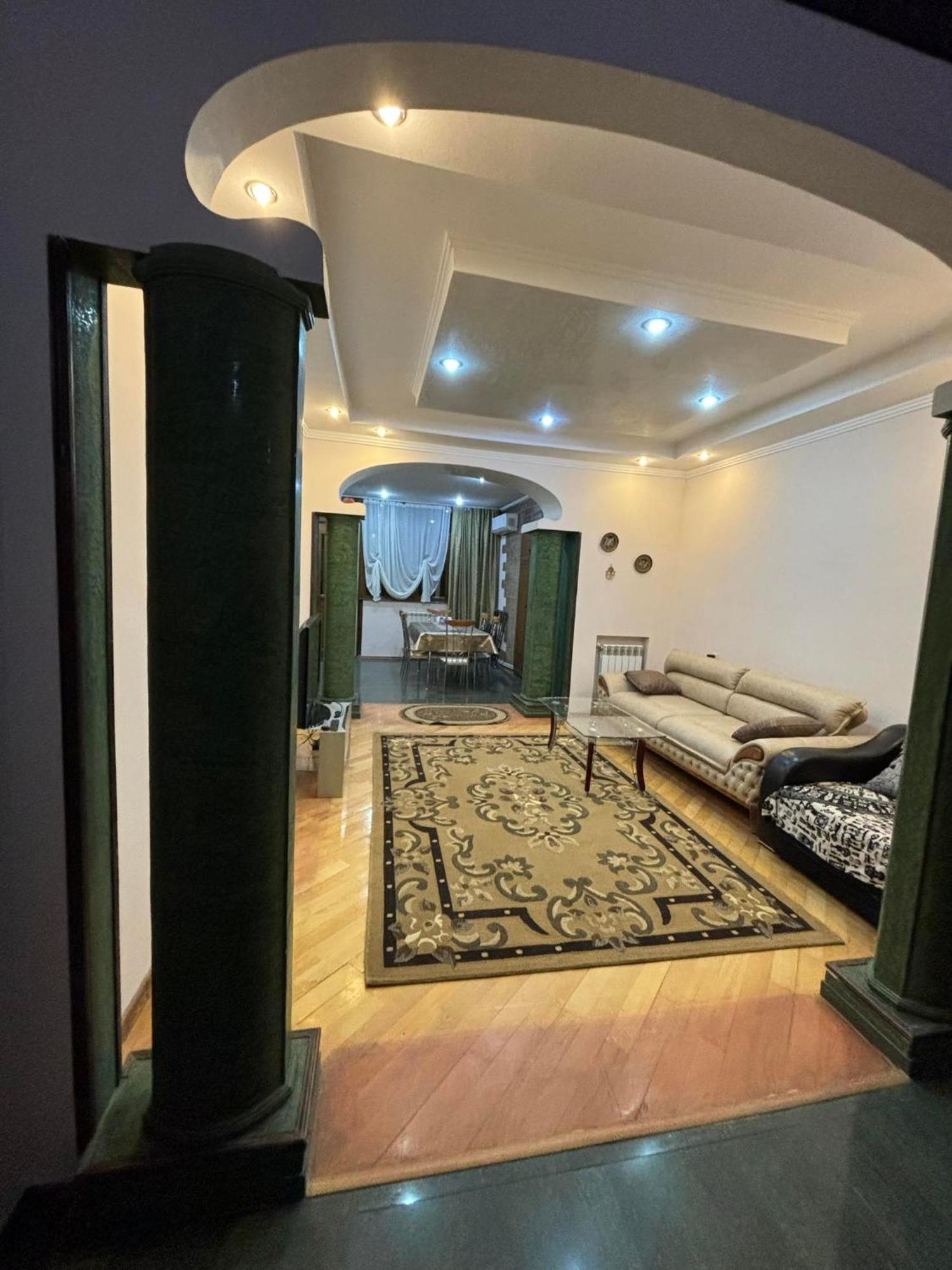 Apartment On Sanapiro 第比利斯 外观 照片