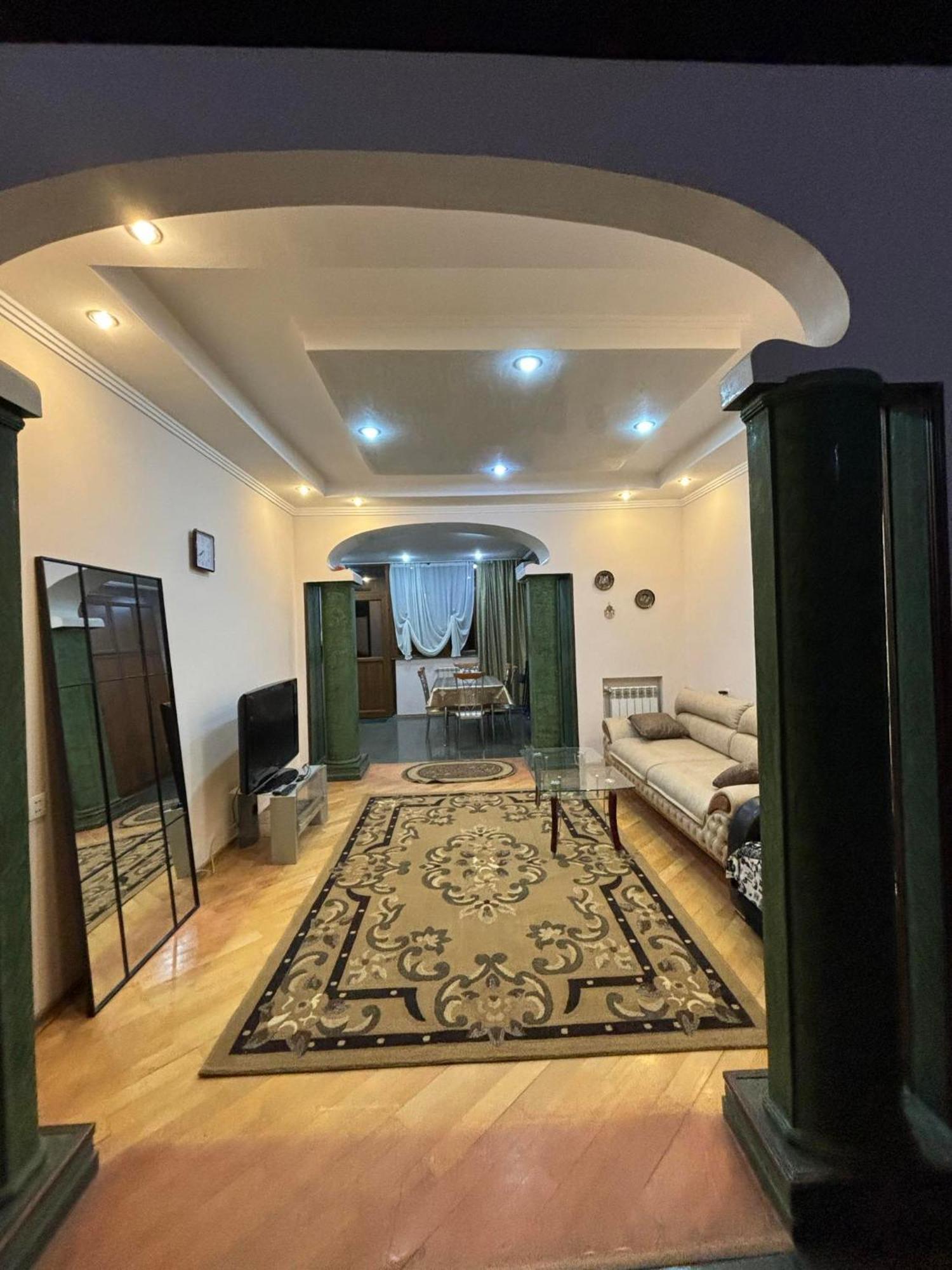 Apartment On Sanapiro 第比利斯 外观 照片