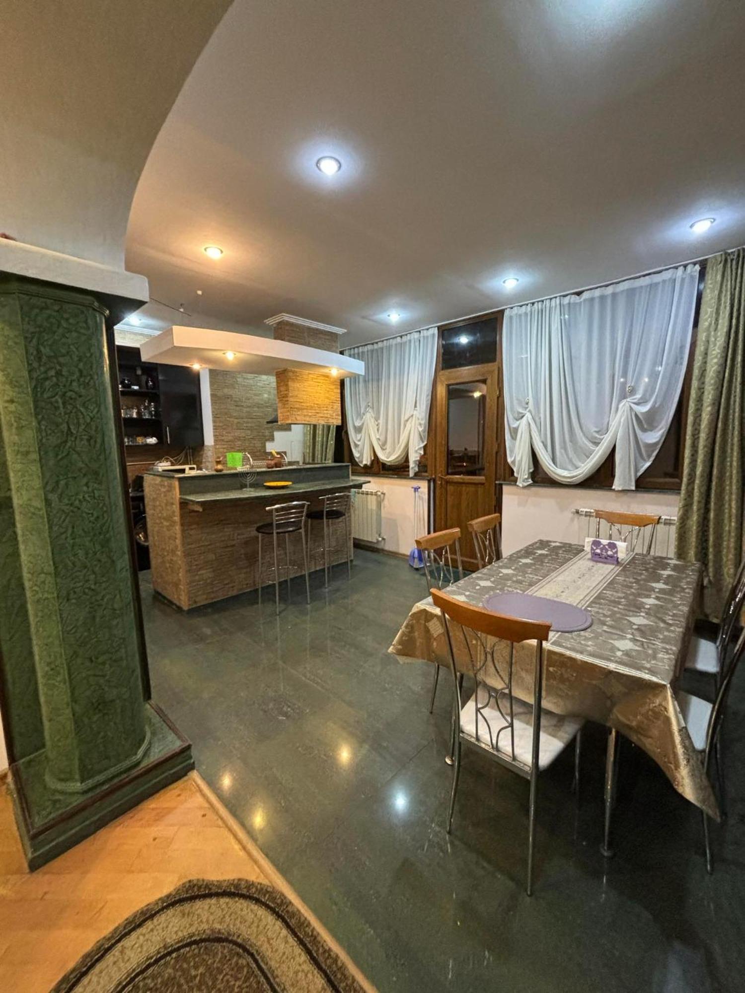 Apartment On Sanapiro 第比利斯 外观 照片