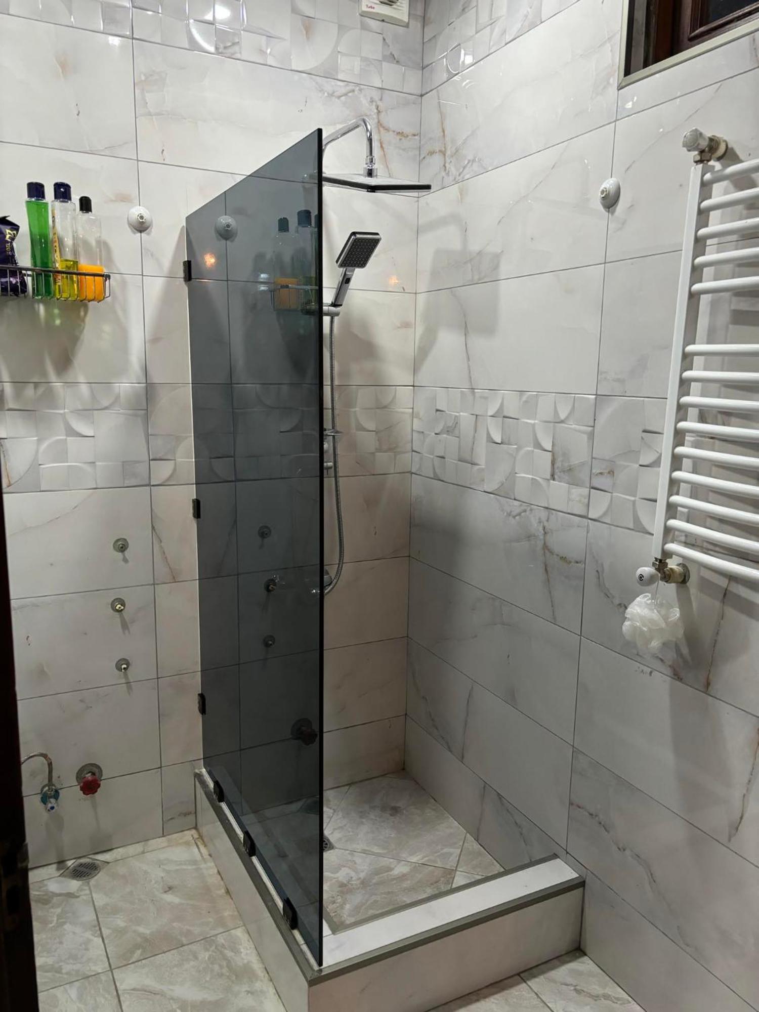 Apartment On Sanapiro 第比利斯 外观 照片